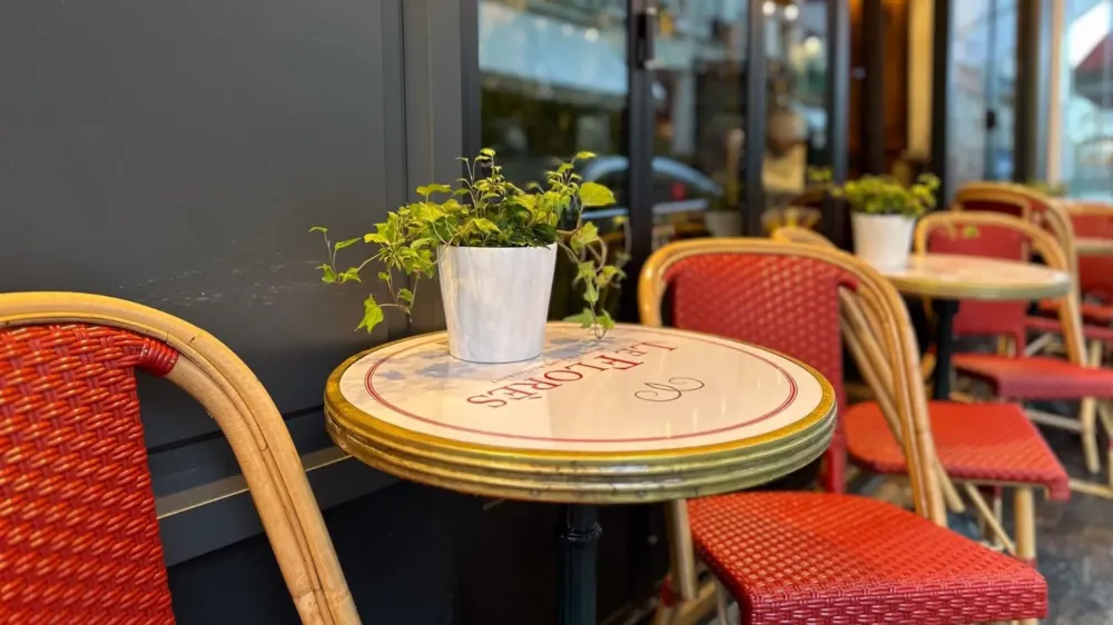 Brasserie parisienne près de Paris 6e